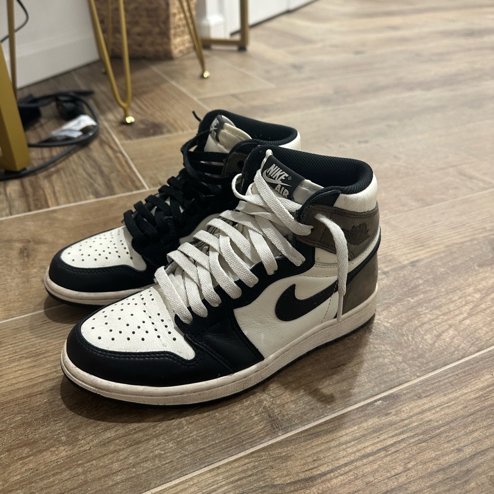 Air Jordan 1 Retro High OG “Dark Mocha”
